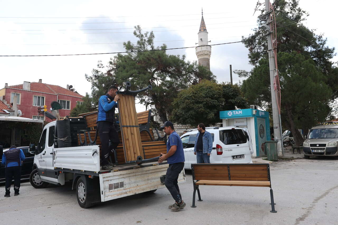 Büyükşehir, 13 İlçede Oyun Alanı ve Peyzaj Donatısını Güçlendiriyor 3
